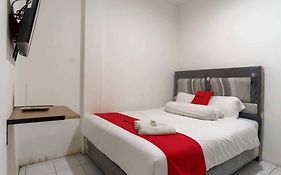 RedDoorz near Alun Alun Kota Serang